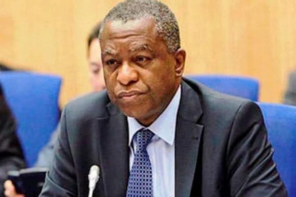 Geoffrey-Onyeama Svg%3E